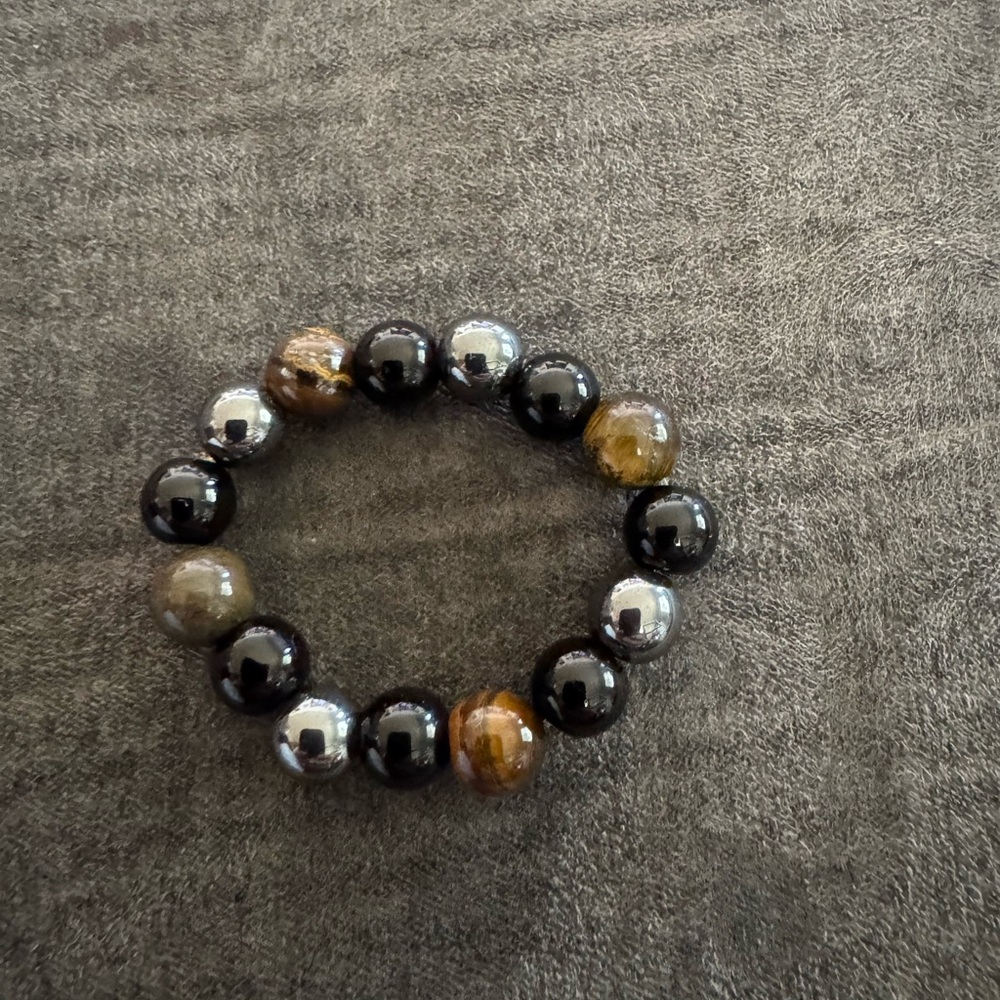 NWOT- BABY bracelet Triple protección  hand made whit natural stones.